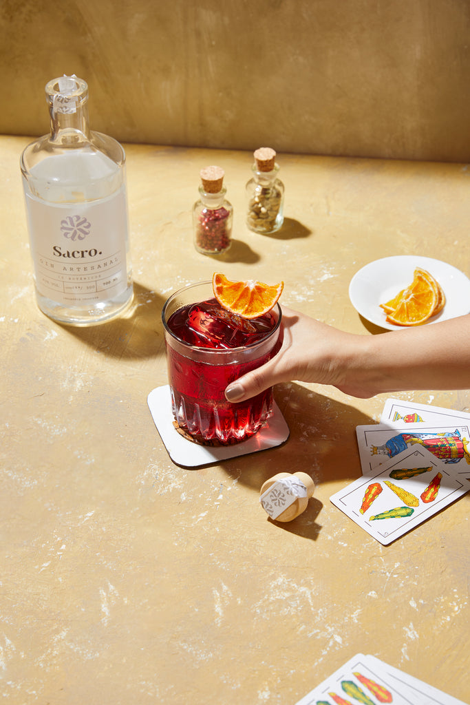 mil maneras de preparar gin y que no sea gintonic. proba con nuestra receta de negroni y prepara tu trago de autor