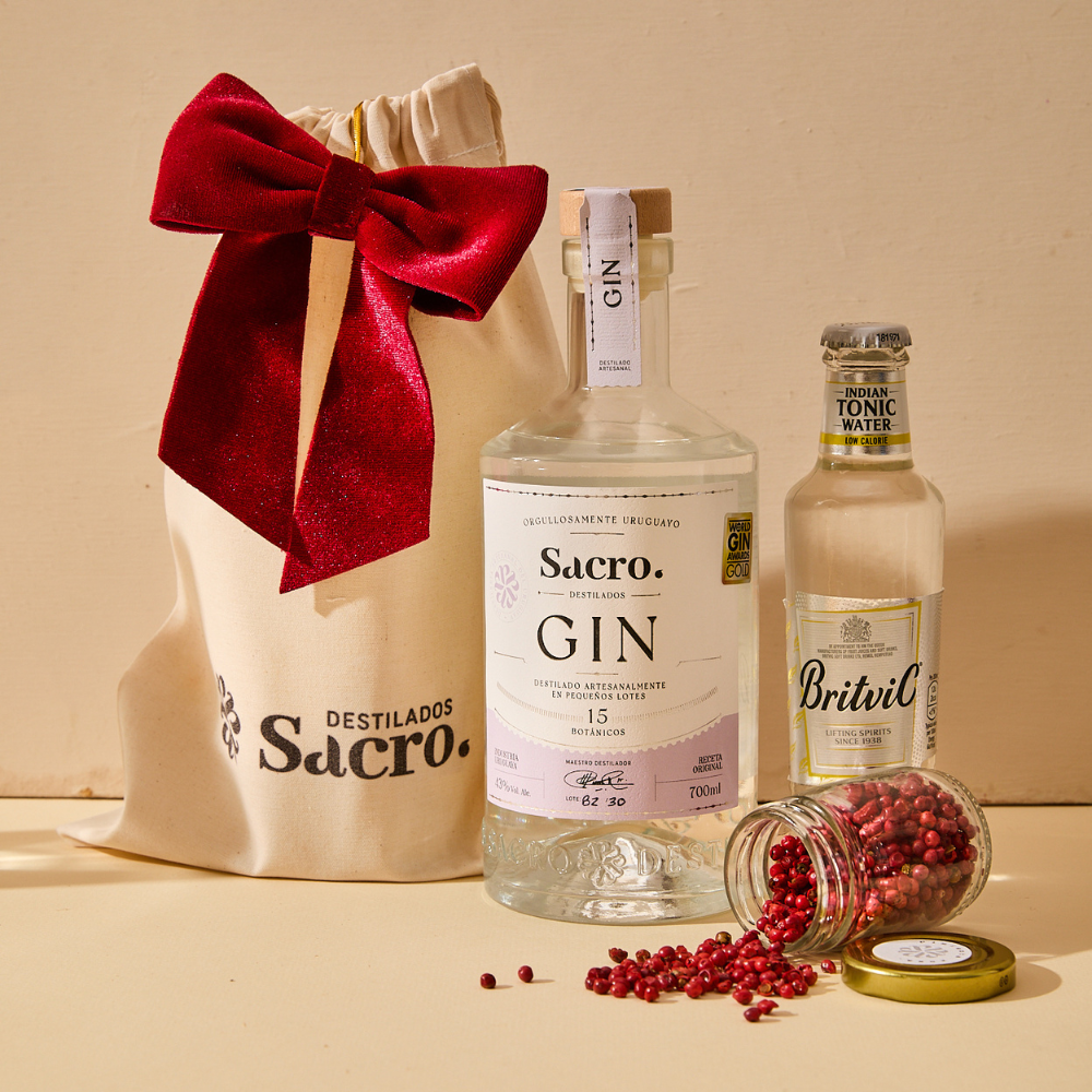 Pack gintonic contiene un gin Sacro 700cc con una tónica britvic 210ml premium, ideal para coctelería